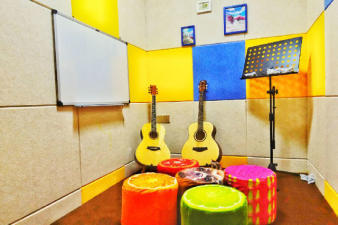 九龍坡綜合藝術(shù)培訓(xùn) 聲樂、吉他、架子鼓與鋼琴課程全解析